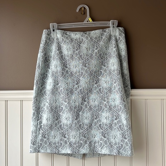 BANANA REPUBLIC White Lace Overlay Pencil Skirt Size 6 - Picture 10 of 10